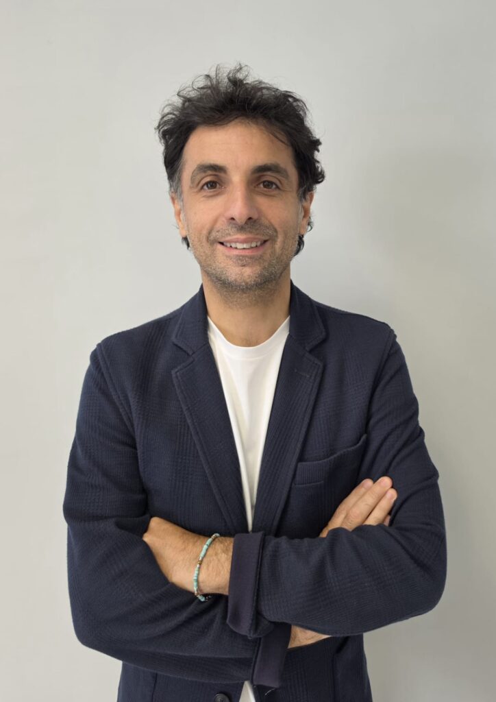 Vincenzo aka vindelahoya | Author